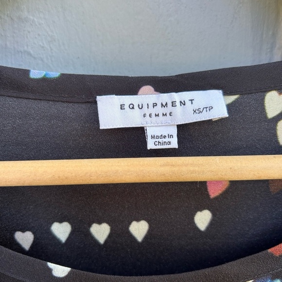 Equipment Femme Heart Tee Blouse, size Xs - Picture 6 of 7